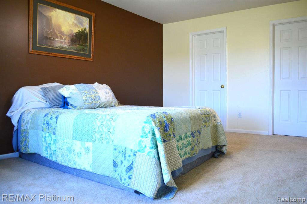 1090 SHIAWASSEE Circle, Howell, MI 48843 — Photo 13