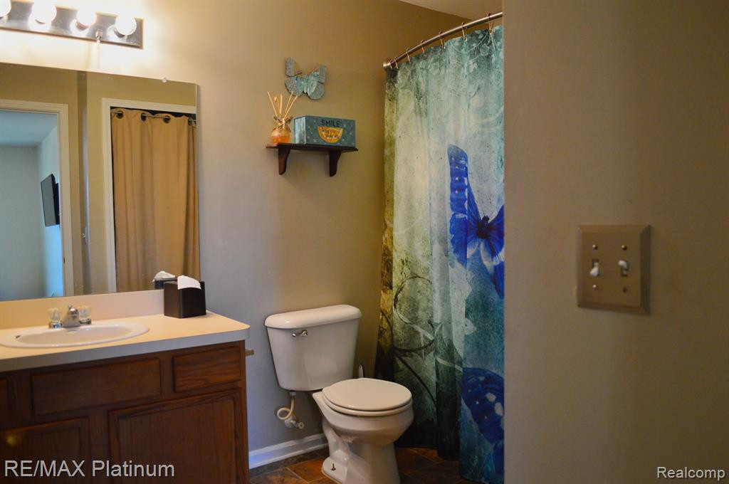 1090 SHIAWASSEE Circle, Howell, MI 48843 — Photo 14