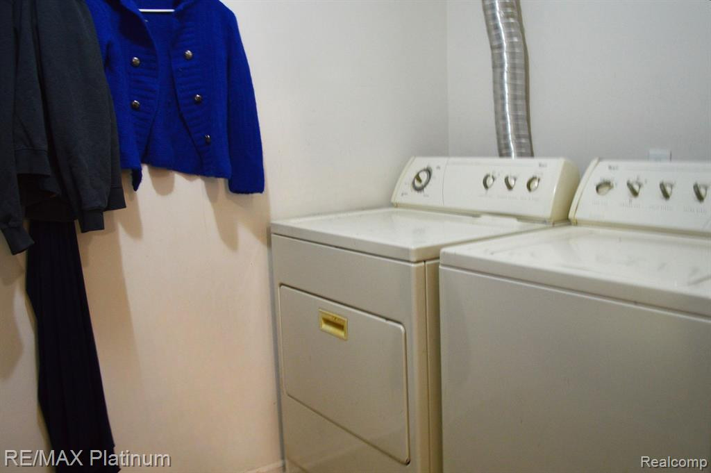 1090 SHIAWASSEE Circle, Howell, MI 48843 — Photo 18