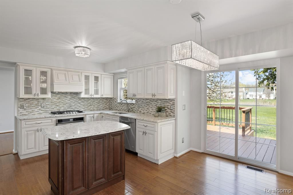2842 RIVER MEADOW Circle, Canton, MI 48188 — Photo 8