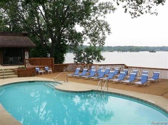 804 CLIFFS Drive, 305F, Ypsilanti, MI 48198 — Photo 4