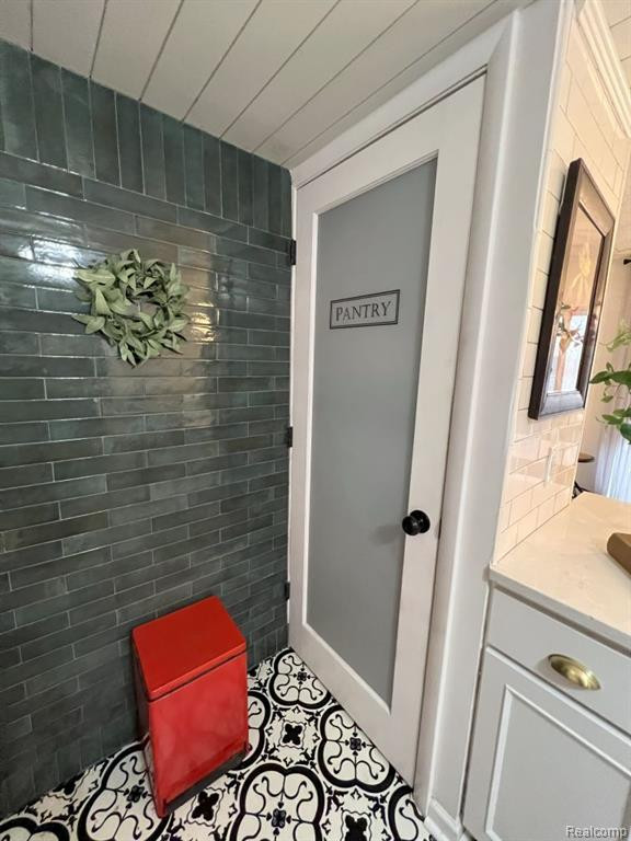 804 CLIFFS Drive, 305F, Ypsilanti, MI 48198 — Photo 16