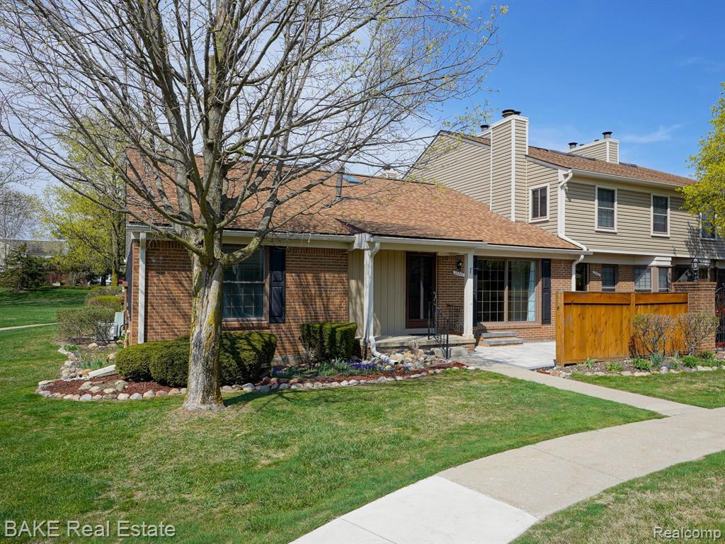 22300 PONDVIEW Drive, Novi, MI — Photo 2