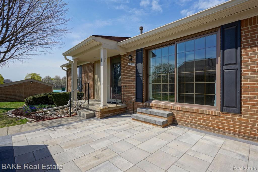 22300 PONDVIEW Drive, Novi, MI — Photo 4