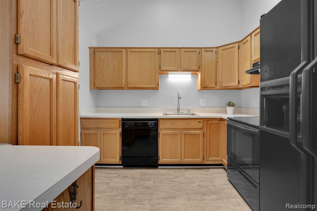 22300 PONDVIEW Drive, Novi, MI — Photo 10