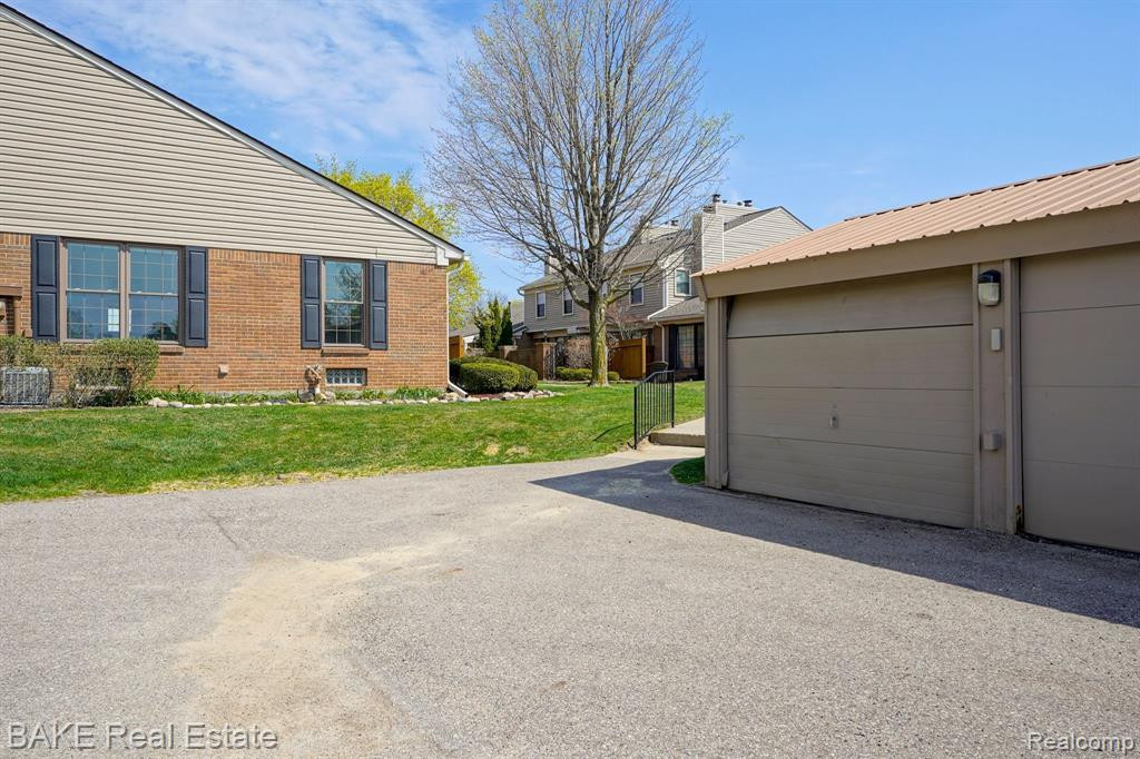 22300 PONDVIEW Drive, Novi, MI — Photo 22