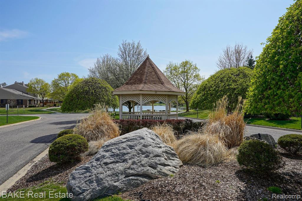 22300 PONDVIEW Drive, Novi, MI — Photo 28