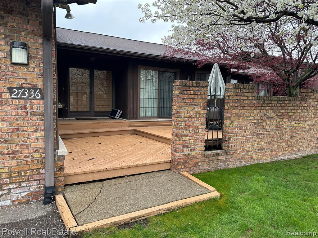 27336 E Collingwood Drive, Southfield, MI 48033 — front exterior