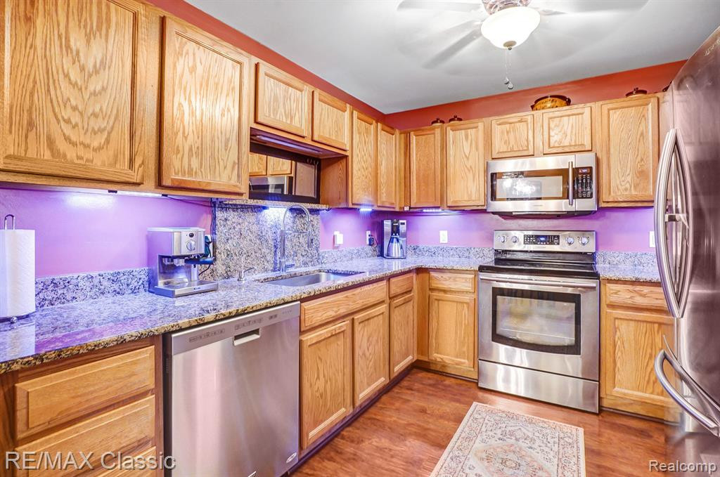 468 OLD PINE Way, Walled Lake, MI 48390 — Photo 5