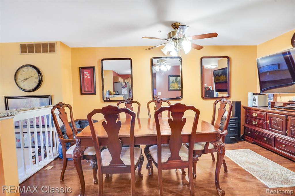 468 OLD PINE Way, Walled Lake, MI 48390 — Photo 8