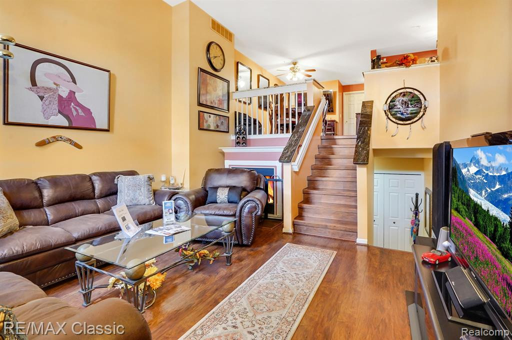468 OLD PINE Way, Walled Lake, MI 48390 — Photo 10
