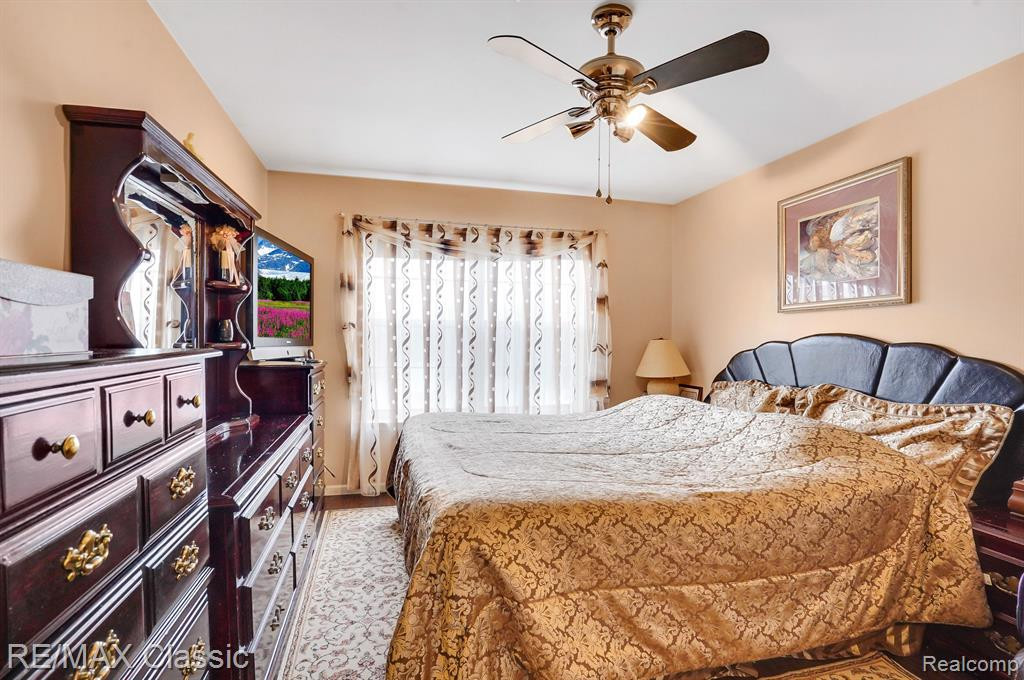 468 OLD PINE Way, Walled Lake, MI 48390 — Photo 15