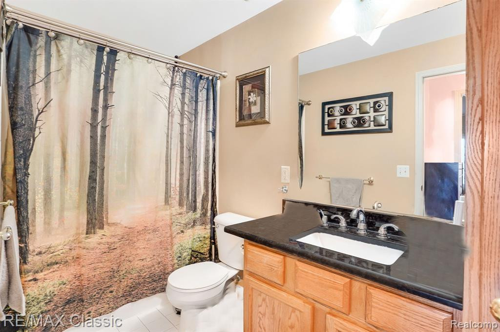 468 OLD PINE Way, Walled Lake, MI 48390 — Photo 16