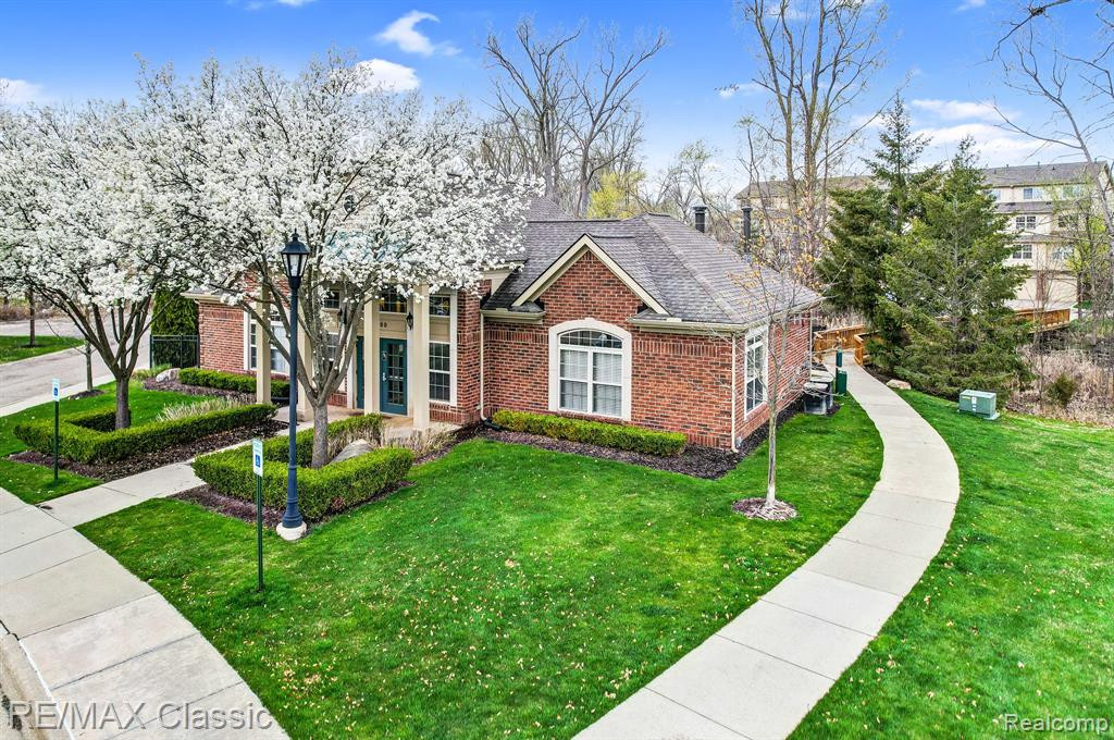 468 OLD PINE Way, Walled Lake, MI 48390 — Photo 20