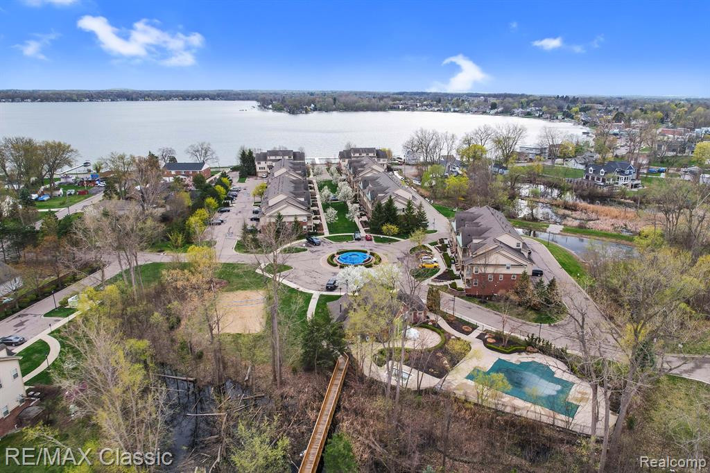 468 OLD PINE Way, Walled Lake, MI 48390 — Photo 22