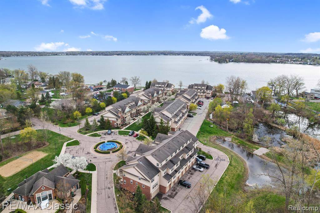 468 OLD PINE Way, Walled Lake, MI 48390 — Photo 23