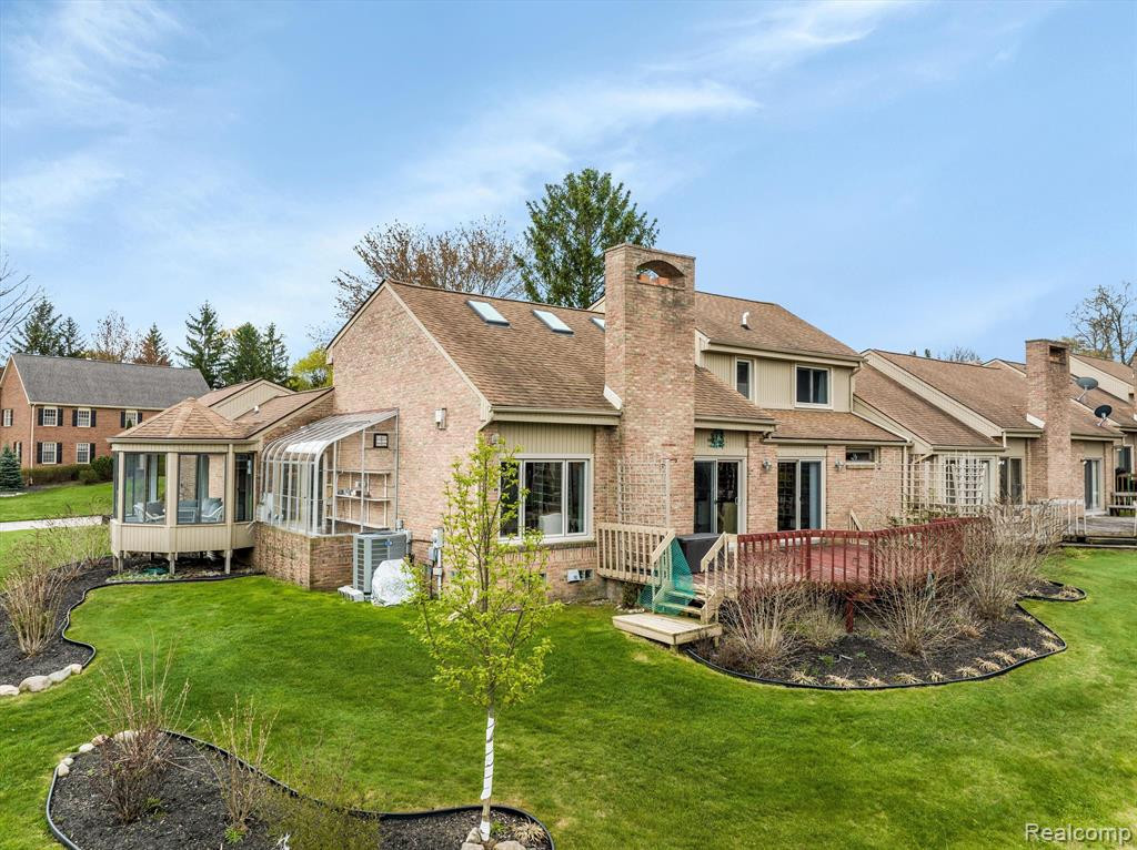29789 Deer Run, Farmington Hills, MI 48331 — Photo 2