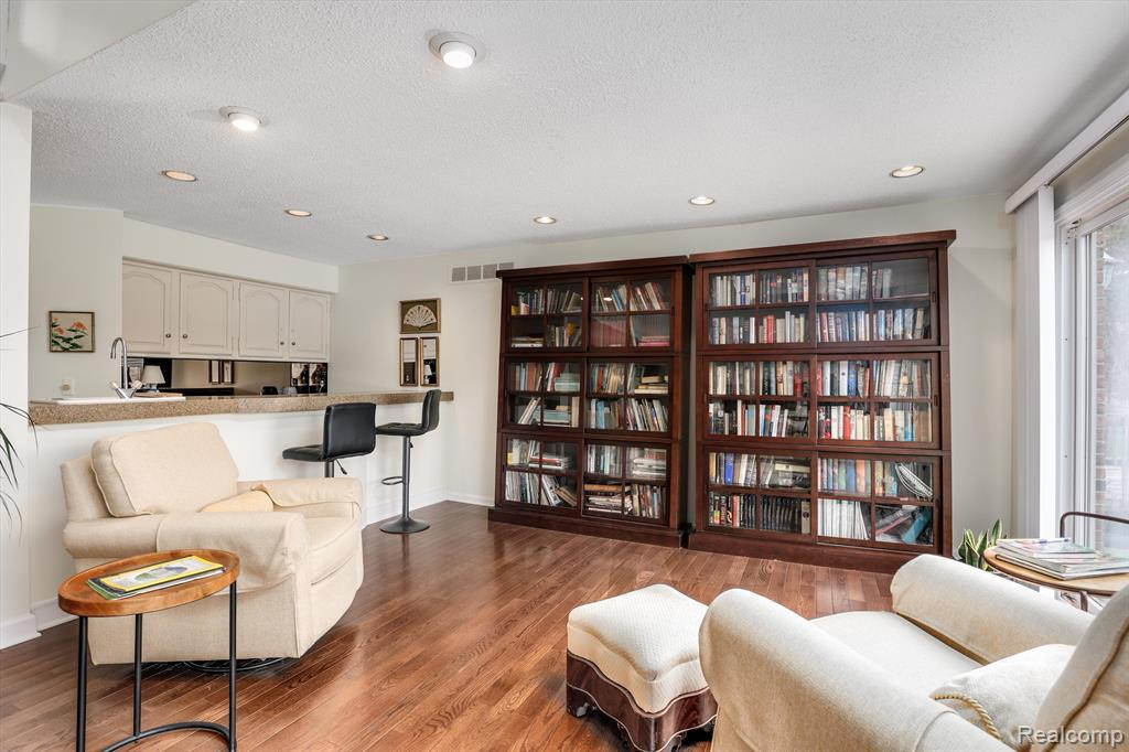 29789 Deer Run, Farmington Hills, MI 48331 — Photo 9