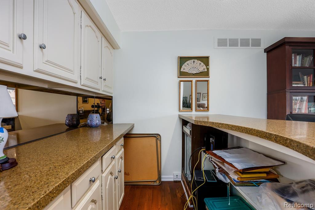 29789 Deer Run, Farmington Hills, MI 48331 — Photo 43