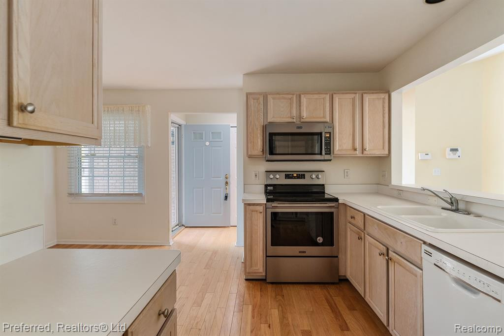 41842 RIVERWOOD, 28, Canton, MI 48187 — Photo 9