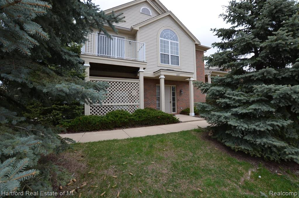 26201 CHESAPEAKE Circle, 306, Walled Lake, MI 48390 — front exterior