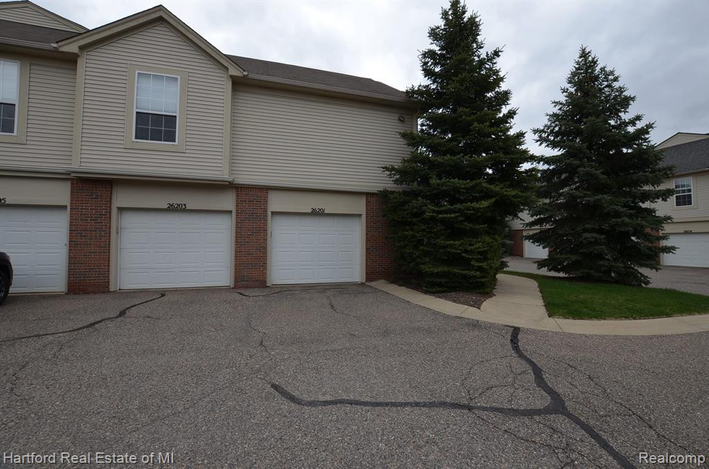 26201 CHESAPEAKE Circle, 306, Walled Lake, MI 48390 — Photo 3