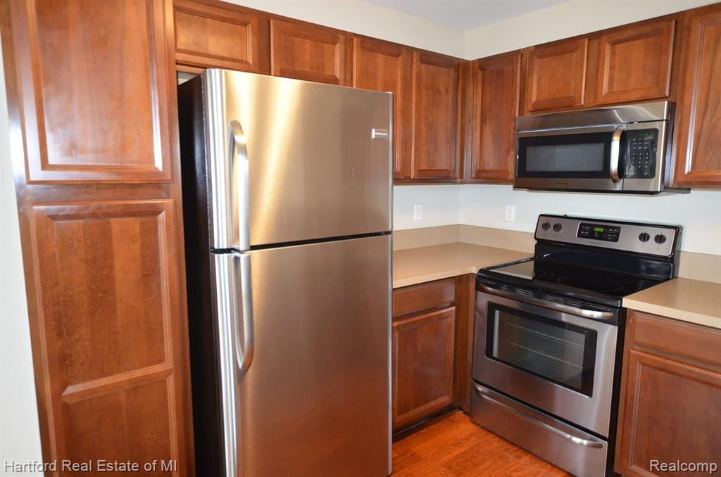 26201 CHESAPEAKE Circle, 306, Walled Lake, MI 48390 — Photo 7