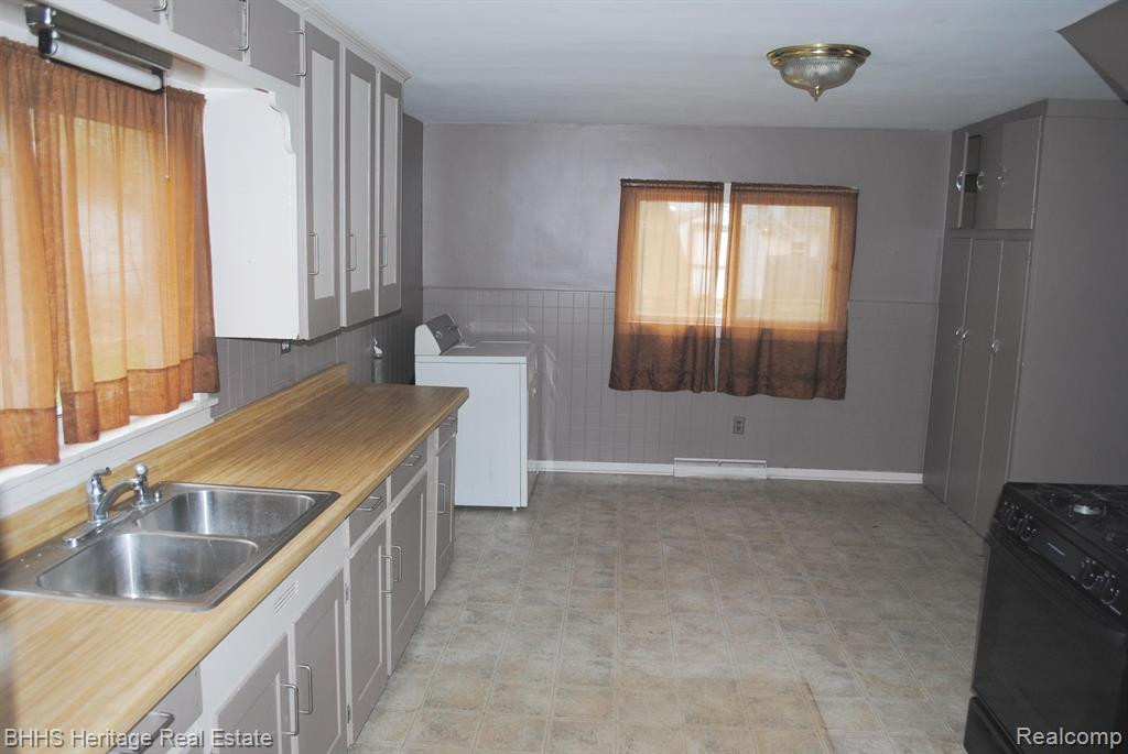117 N SHIAWASSEE Street, Bancroft, MI 48414 — Photo 6