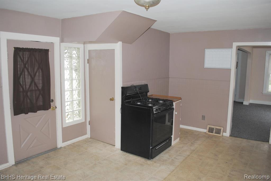117 N SHIAWASSEE Street, Bancroft, MI 48414 — Photo 8
