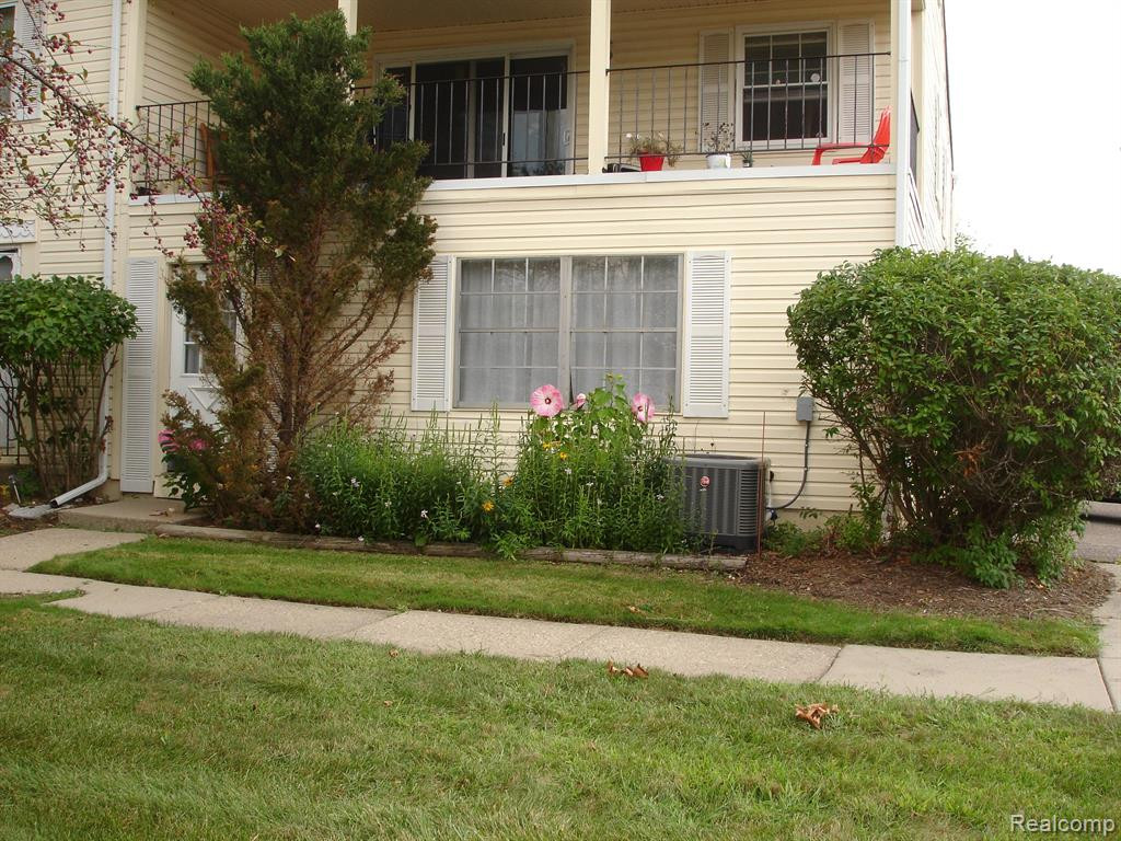 144 Lake Village Drive, APT 6, Walled Lake, MI 48390 — Photo 3