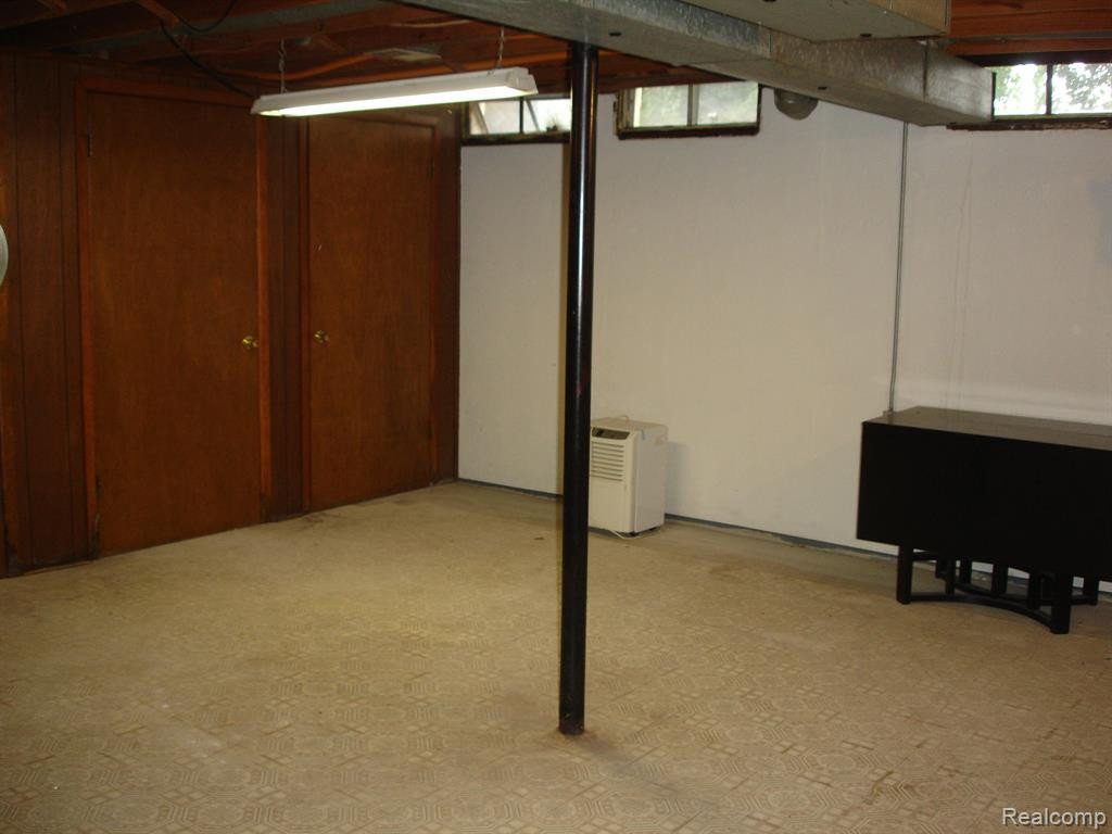 144 Lake Village Drive, APT 6, Walled Lake, MI 48390 — Photo 18