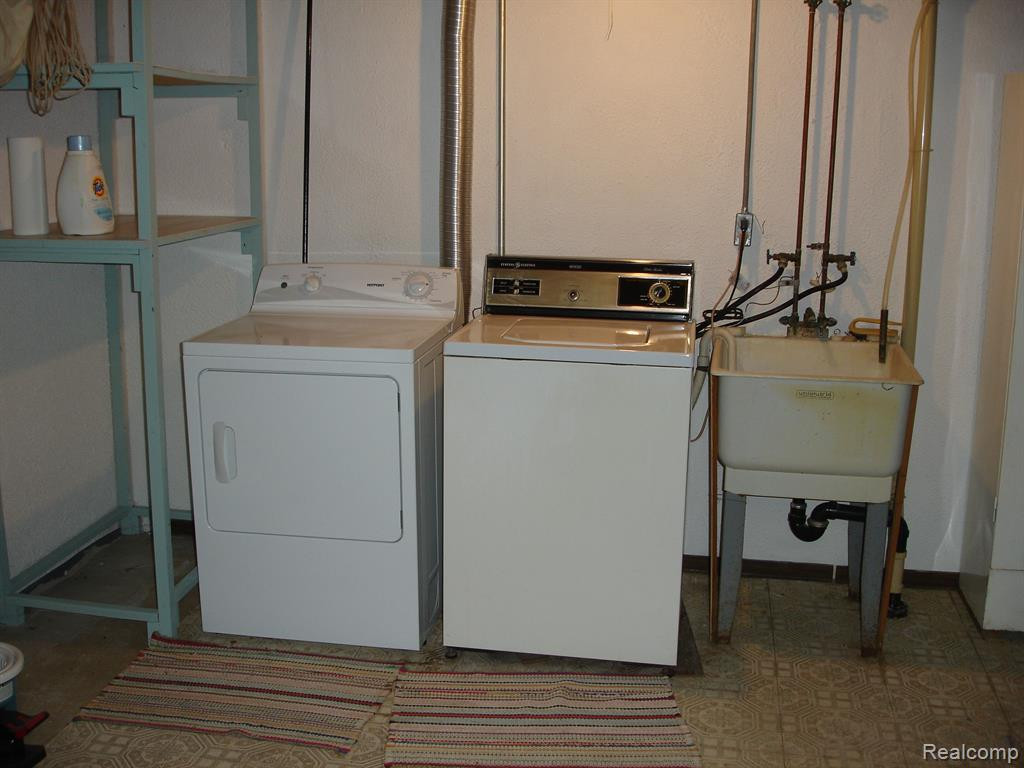 144 Lake Village Drive, APT 6, Walled Lake, MI 48390 — Photo 19
