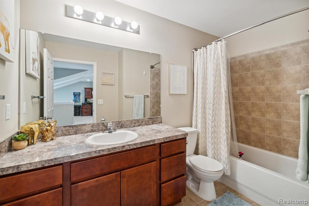 48835 WESTBRIDGE Drive, Canton, MI 48188 — Photo 28
