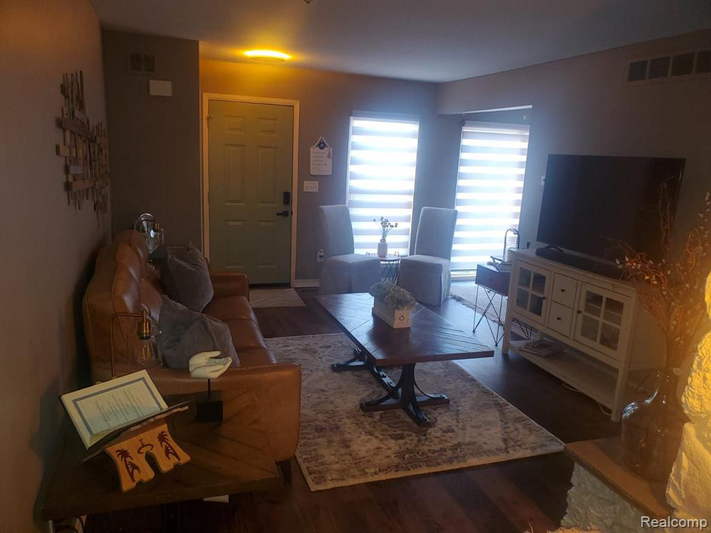 41060 NORTHWIND DR, Canton, MI 48188 — Photo 17