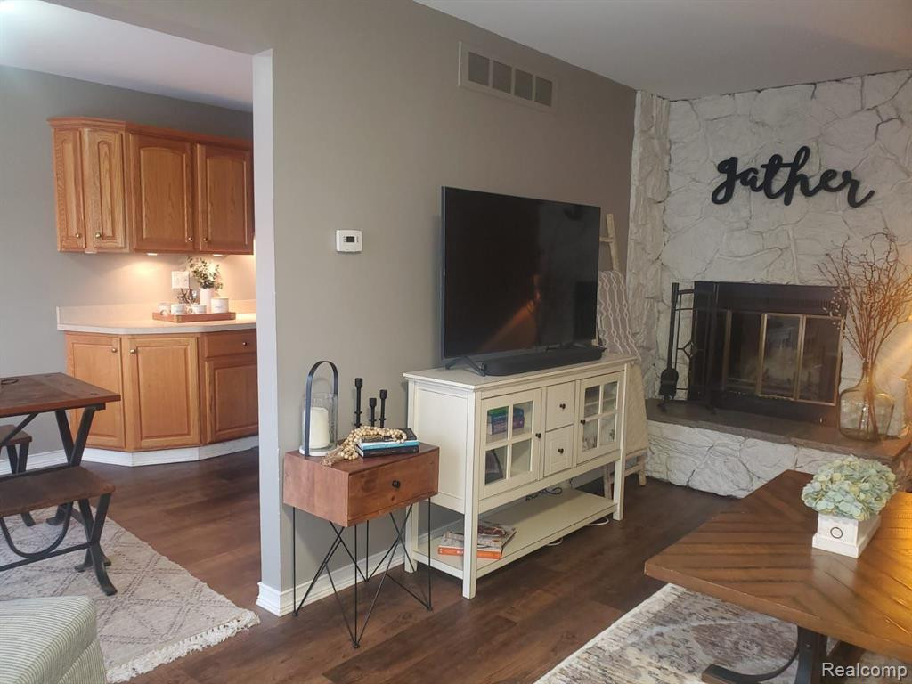 41060 NORTHWIND DR, Canton, MI 48188 — Photo 18