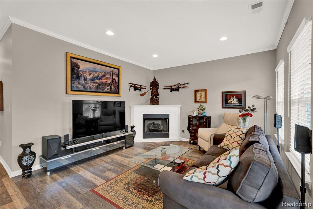 520 RED OAK, Walled Lake, MI 48390 — Photo 5