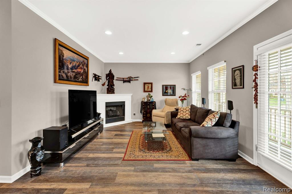 520 RED OAK, Walled Lake, MI 48390 — Photo 6