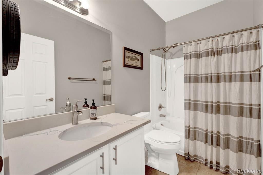 520 RED OAK, Walled Lake, MI 48390 — Photo 15