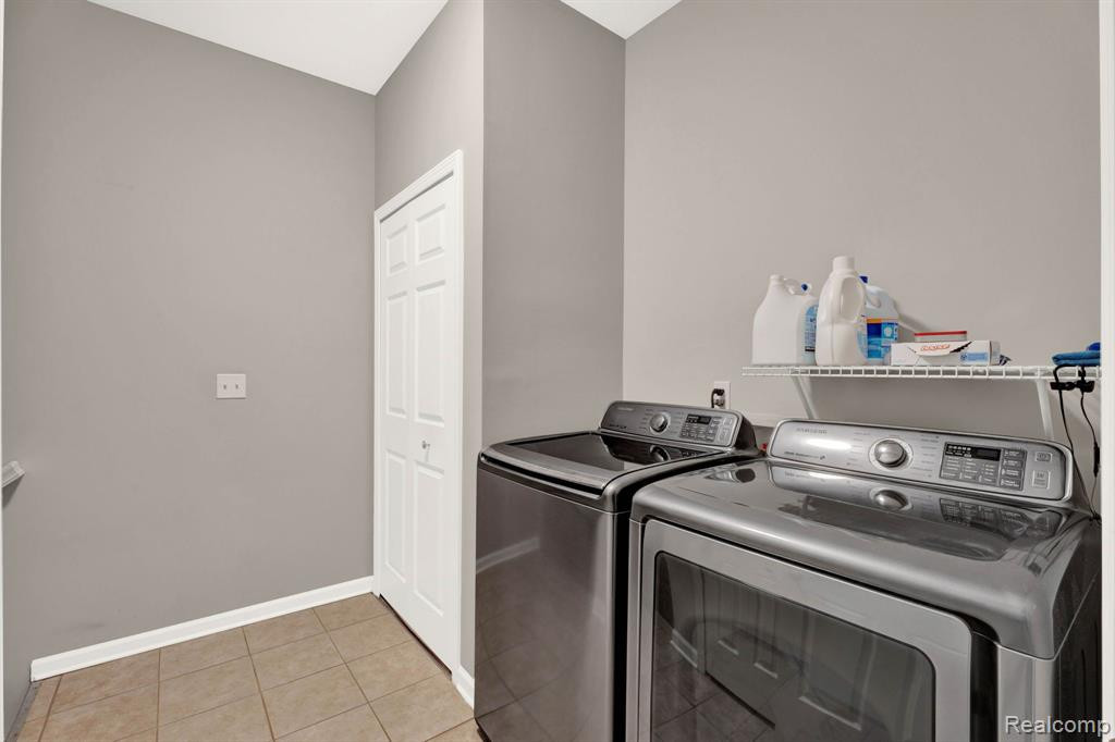 520 RED OAK, Walled Lake, MI 48390 — Photo 16