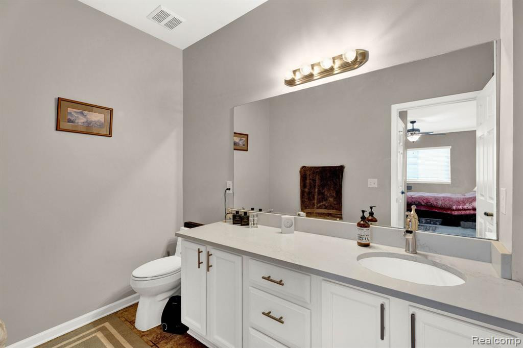520 RED OAK, Walled Lake, MI 48390 — Photo 20