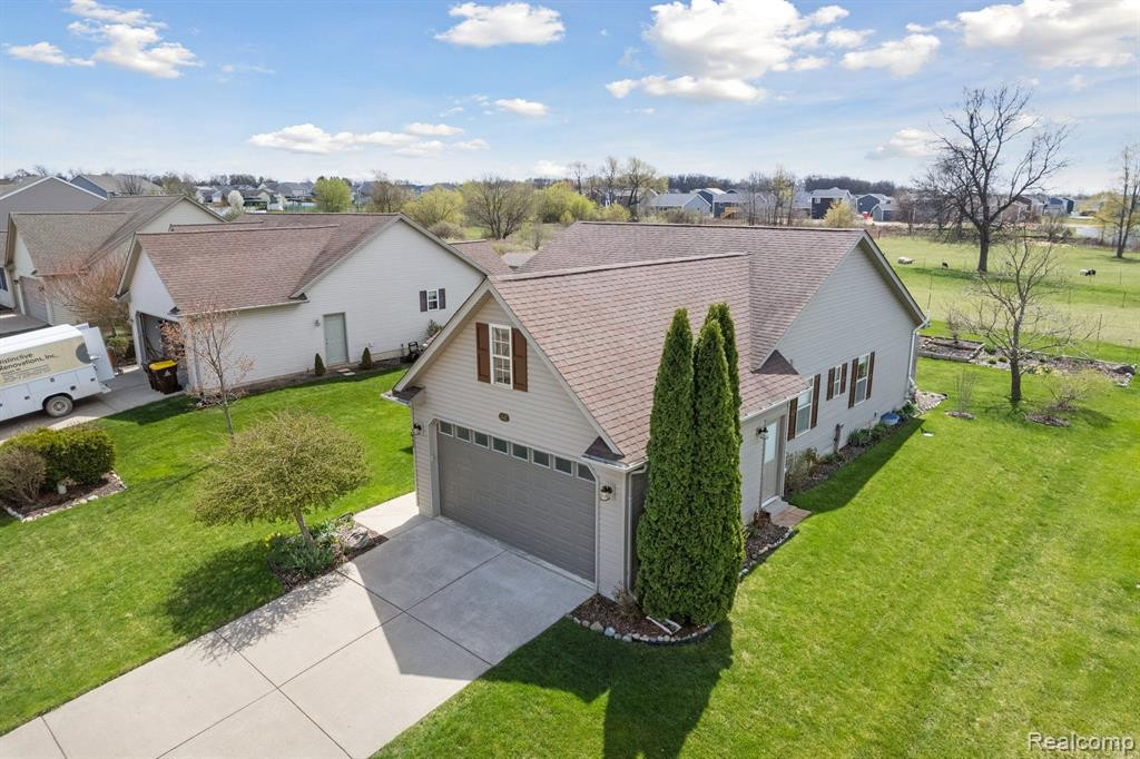 3442 AMBER OAKS Drive, Howell, MI 48855 — Photo 2