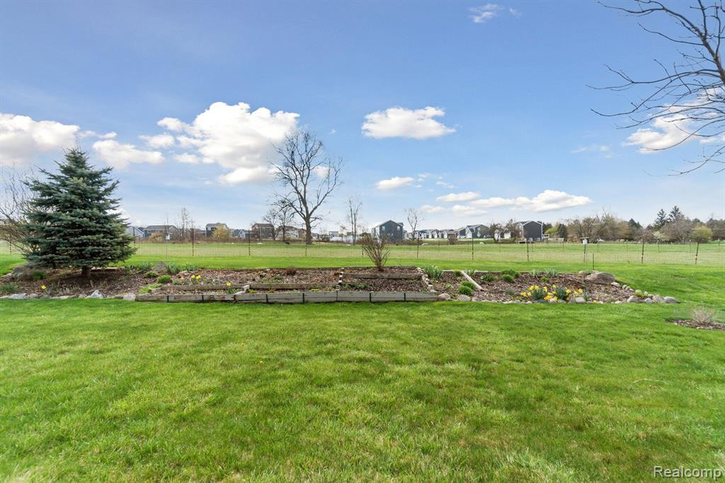 3442 AMBER OAKS Drive, Howell, MI 48855 — Photo 5