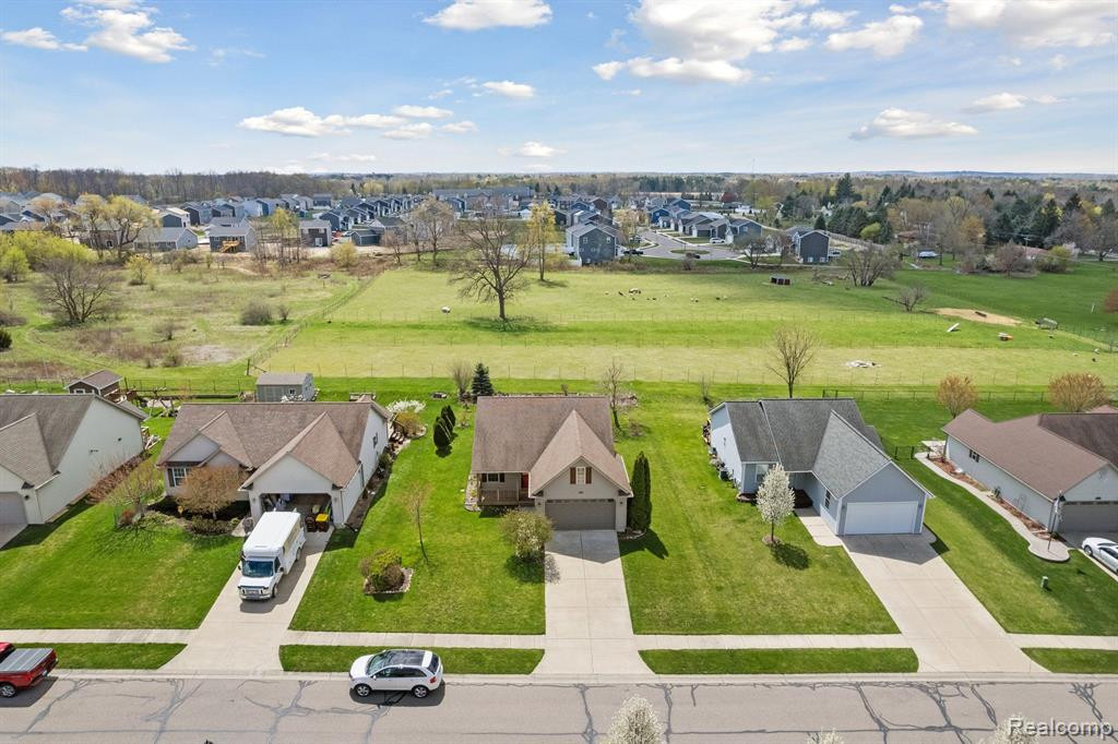 3442 AMBER OAKS Drive, Howell, MI 48855 — Photo 24