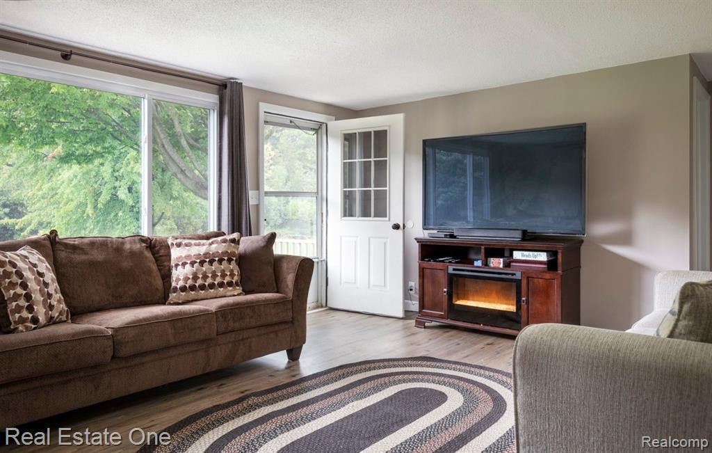 10541 RIVERSIDE Drive, Honor, MI 49640 — Photo 8