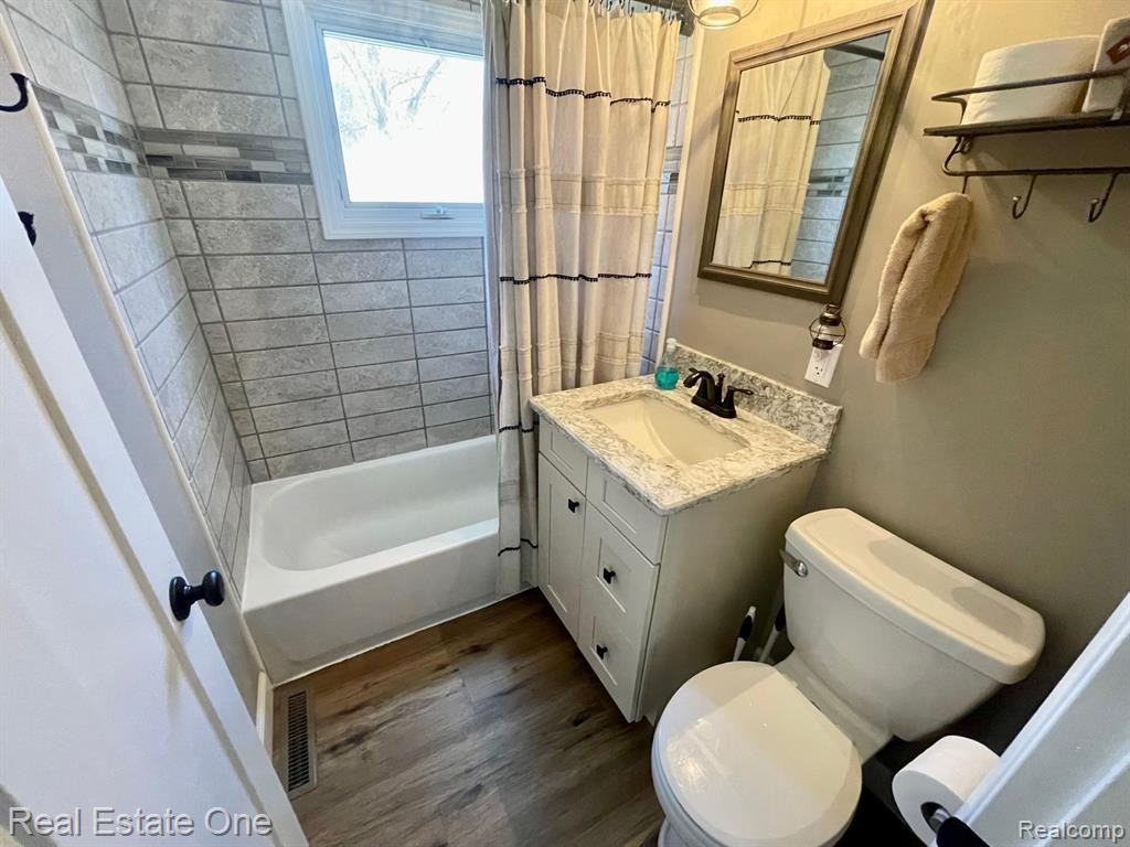 10541 RIVERSIDE Drive, Honor, MI 49640 — Photo 14