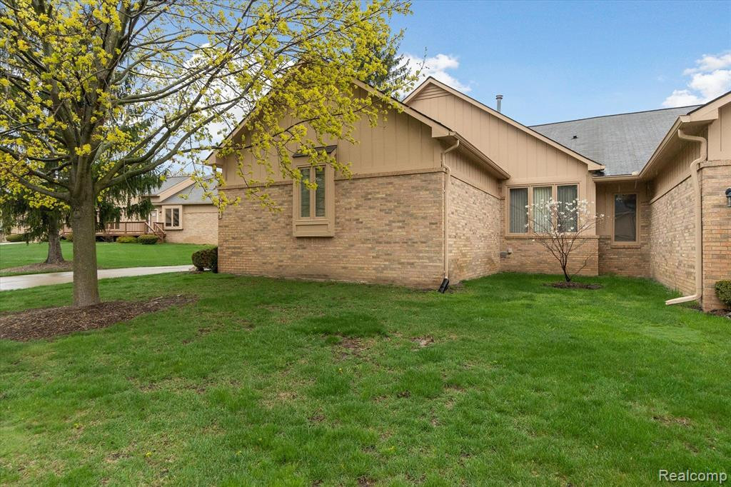 35048 White Pine Trail, Farmington Hills, MI 48335 — Photo 2