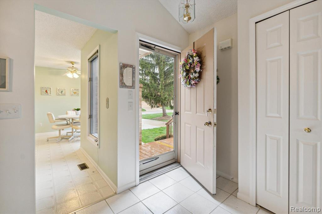 35048 White Pine Trail, Farmington Hills, MI 48335 — Photo 5