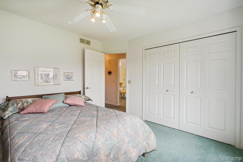 35048 White Pine Trail, Farmington Hills, MI 48335 — Photo 19