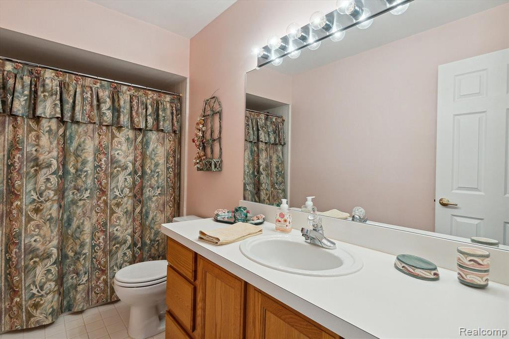 35048 White Pine Trail, Farmington Hills, MI 48335 — Photo 21