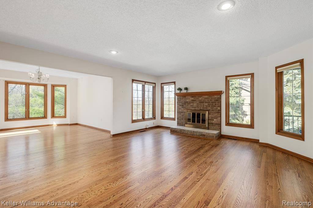 1372 LAUREL VIEW Drive, Ann Arbor, MI 48105 — Photo 2